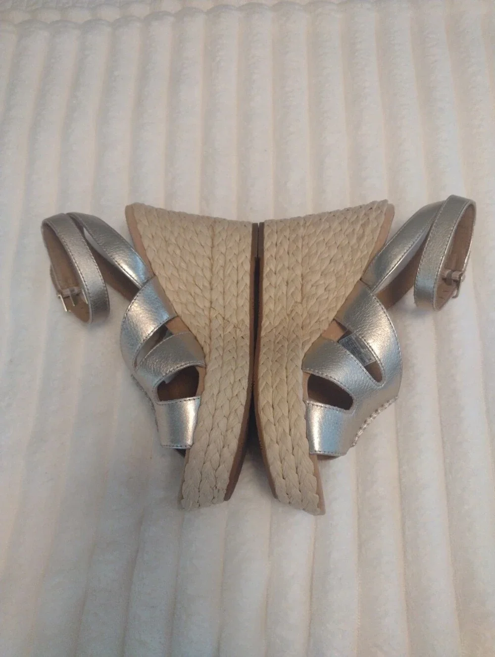 UGG Women's 7.5 Careena Wedge Espadrille Gold Sandals Leather Heel Comfort